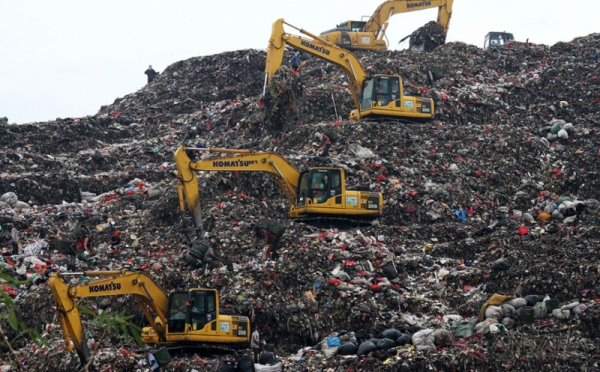 Ancaman Gunung Sampah Terbesar di Dunia