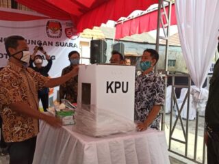 Cegah Pelanggaran Protokol Kesehatan, KPU Bontang Gelar Simulasi Pemungutan Suara di TPS