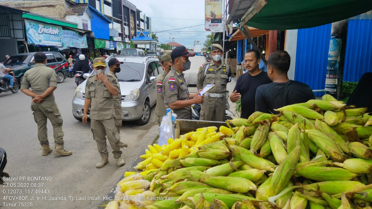 Sisir Kecamatan Bontang Selatan, Satpol PP Beri Teguran Tertulis Ke Pedagang Bandel
