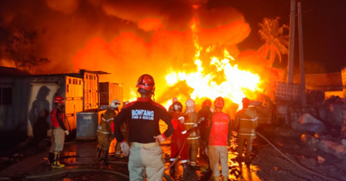 Penyimpanan Minyak Pabrik CPO Bontang Lestari, Terbakar Hebat