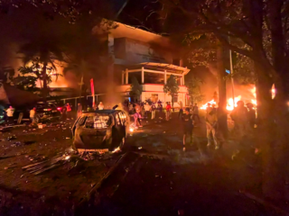Tiga Orang Tewas dalam Kerusuhan dan Pembakaran Kantor DPRD Makassar