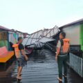 Rumah Panggung di Bontang Ambruk Usai Hujan Disertai Angin Kencang