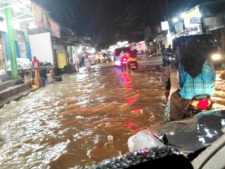 Diguyur Hujan dan Angin Kencang, Samarinda Dilanda Banjir, Longsor, Serta Pohon Tumbang
