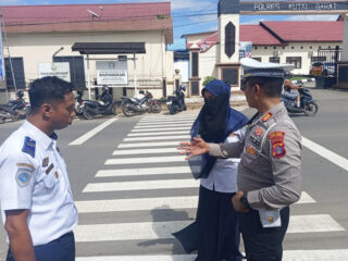 Zebra Cross di Kubar Dicat Ulang, Fokus Tingkatkan Keselamatan Pejalan Kaki Zebra Cross di Kubar Dicat Ulang, Fokus Tingkatkan Keselamatan Pejalan Kaki