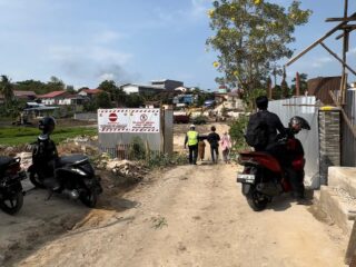 Debu Proyek Polder Tanjung Laut Masuk Rumah, Warga Keluhkan Kesehatan Anak