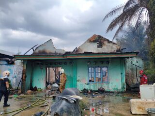 Api Membakar Bengkel Sekaligus Rumah di Sukarahmat, Pemilik Terluka Saat Selamatkan Barang