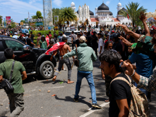 Hari Damai Aceh Ricuh, Amukan Massa Tak Terkendali