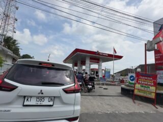 Antrean BBM di Bontang Mengular, Warga Rela Nginapkan Mobil di SPBU