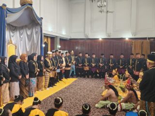Perebahan Pinang Ayu Tandai Berakhirnya Prosesi Sakral Erau Adat Kutai 2026